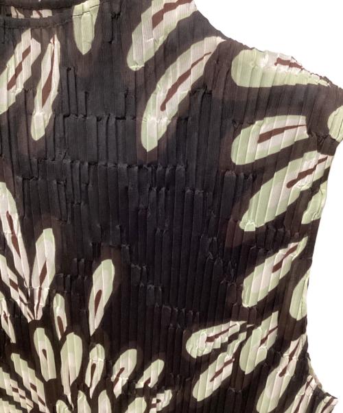 ISSEY MIYAKE（イッセイミヤケ）ISSEY MIYAKE (イッセイミヤケ) ランダムプレス花火柄プリーツノースリーブワンピース ブラック サイズ:2の古着・服飾アイテム