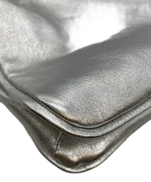 2.718（ニーテンナナイチハチ）2.718 (ニーテンナナイチハチ) レザーショルダーバッグ シルバーの古着・服飾アイテム