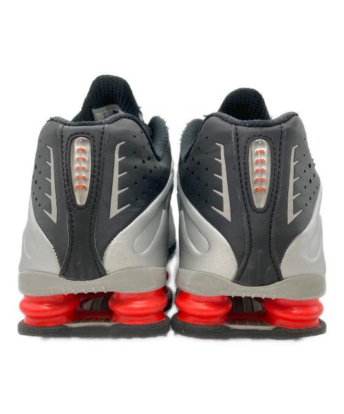 NIKE（ナイキ）NIKE (ナイキ) SHOX R4 METALLIC SILVER/METALLIC SILVER-BLACK シルバー サイズ:26cmの古着・服飾アイテム