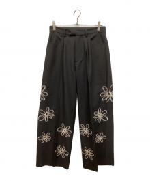 ajouter（アジュテ）の古着「エンブロイダリータックパンツ」｜ブラック
