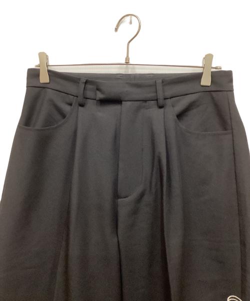 ajouter（アジュテ）ajouter (アジュテ) エンブロイダリータックパンツ ブラック サイズ:Mの古着・服飾アイテム