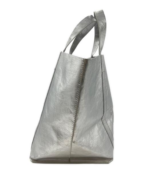 THE PAUSE（ザポーズ）THE PAUSE (ザポーズ) ペーパートートバッグ M シルバーの古着・服飾アイテム