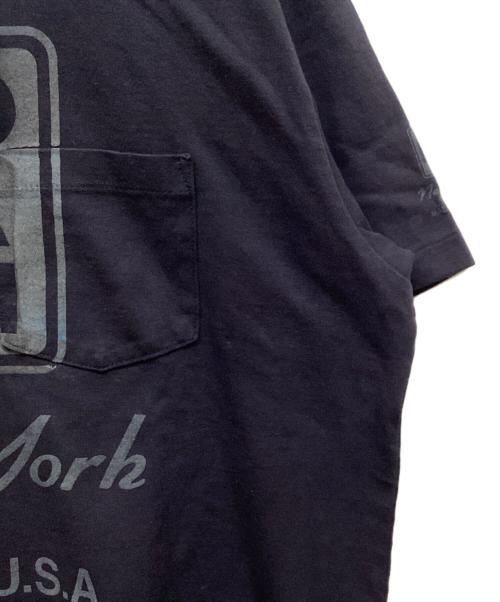 Engineered Garments（エンジニアド ガーメンツ）Engineered Garments (エンジニアド ガーメンツ) PEG / UNIFORM CREW T-SHIRT / プリントTシャツ ネイビー サイズ:S 未使用品の古着・服飾アイテム