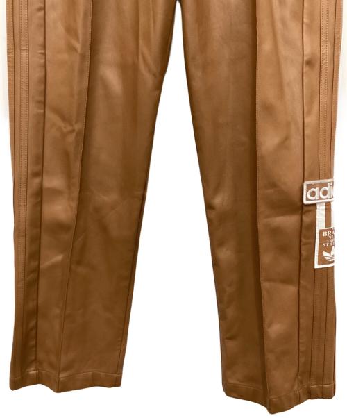 adidas（アディダス）adidas (アディダス) フェイクレザーアディブレイクパンツ ブラウン サイズ:Lの古着・服飾アイテム