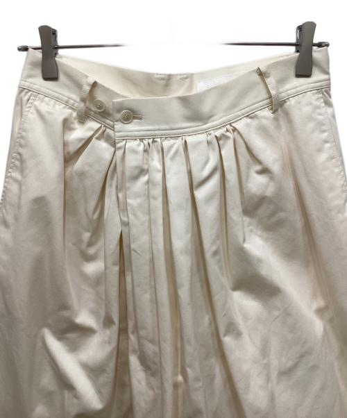 HERITANOVUM（ヘリテノーム）HERITANOVUM (ヘリテノーム) ギャザーチノパンツ アイボリーの古着・服飾アイテム