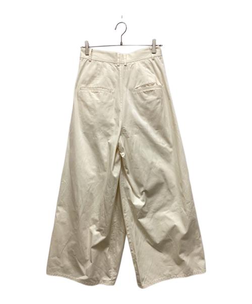 HERITANOVUM（ヘリテノーム）HERITANOVUM (ヘリテノーム) ギャザーチノパンツ アイボリーの古着・服飾アイテム