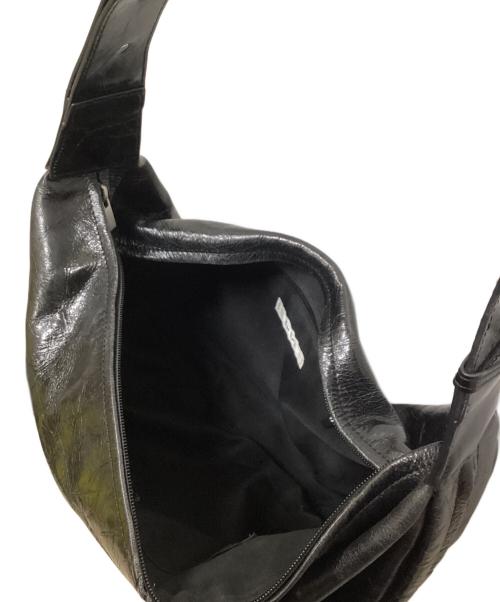 Ameri（アメリ）AMERI (アメリ) CRACKED LEATHER BODY BAG ブラックの古着・服飾アイテム