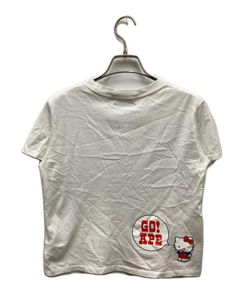 A BATHING APE（アベイシングエイプ）A BATHING APE (アベイシングエイプ) HELLO KITTY (ハローキティ) COLLEGE MINI TEE/カレッジミニTシャツ ホワイト サイズ:Sの古着・服飾アイテム