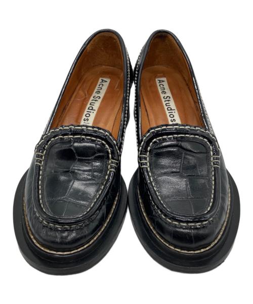 Acne studios（アクネ ストゥディオズ）ACNE STUDIOS (アクネ ストゥディオズ) クロコ型押しローファー ブラック サイズ:36の古着・服飾アイテム