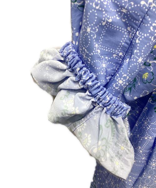 quaranciel（カランシエル）quaranciel (カランシエル) フラワー スカーフ プリント Vネック フレア ワンピース ブルー サイズ:FREEの古着・服飾アイテム
