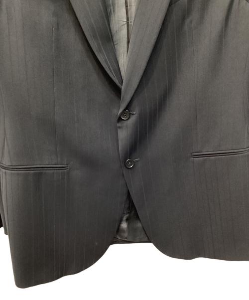 ARMANI COLLEZIONI（アルマーニ コレツィオーニ）ARMANI COLLEZIONI (アルマーニ コレツィオーニ) ストライプセットアップスーツ ブラック サイズ:52の古着・服飾アイテム