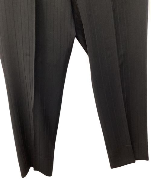 ARMANI COLLEZIONI（アルマーニ コレツィオーニ）ARMANI COLLEZIONI (アルマーニ コレツィオーニ) ストライプセットアップスーツ ブラック サイズ:52の古着・服飾アイテム