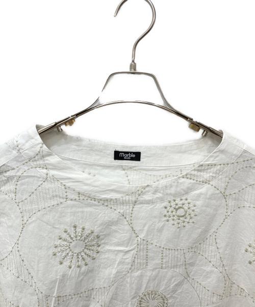 Marble SUD（マーブルシュッド）Marble SUD (マーブルシュッド) ワライ刺繍ブラウス ホワイト サイズ:採寸参照の古着・服飾アイテム