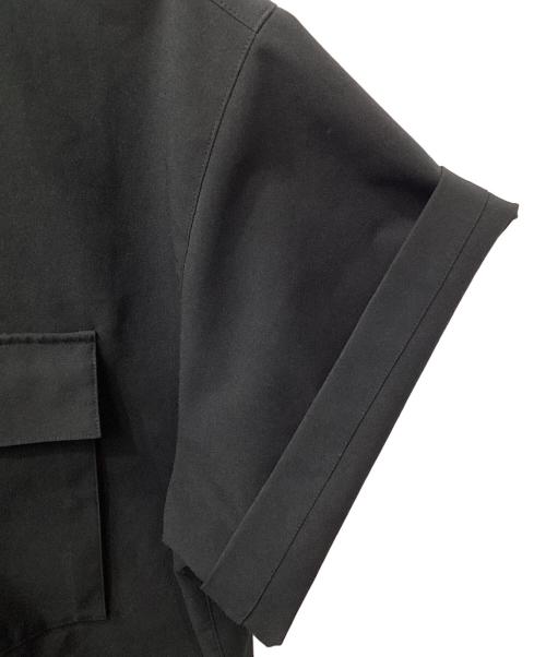 is-ness（イズネス）is-ness (イズネス) SLIT SHORT SLEEVE SHIRT（ショートスリーブシャツ） ブラック サイズ:48の古着・服飾アイテム