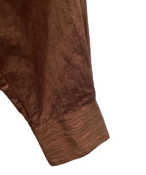 6(ROKU) BEAUTY&YOUTH（ロク ビューティーアンドユース）6(ROKU) BEAUTY&YOUTH (ロク ビューティーアンドユース) NYLON SILK BIG SHIRT（ナイロンシルクビッグシャツ） ブラウン サイズ:36の古着・服飾アイテム