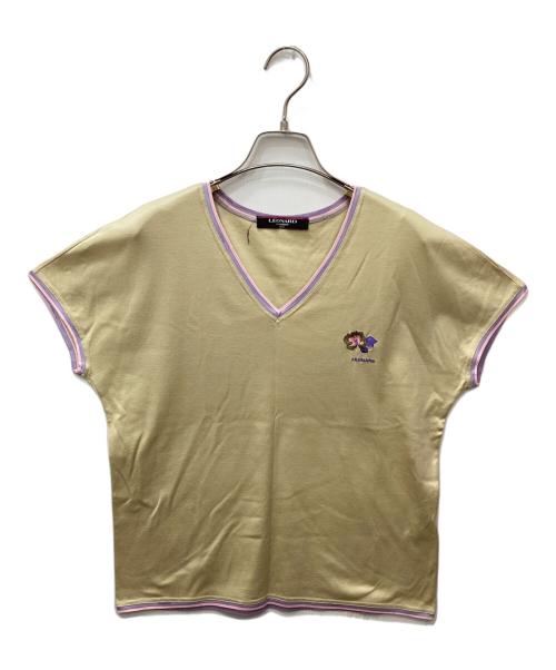LEONARD FASHION（レオナールファッション）LEONARD FASHION (レオナールファッション) フロントエンブロイダリーVネックカットソー ベージュ サイズ:Lの古着・服飾アイテム
