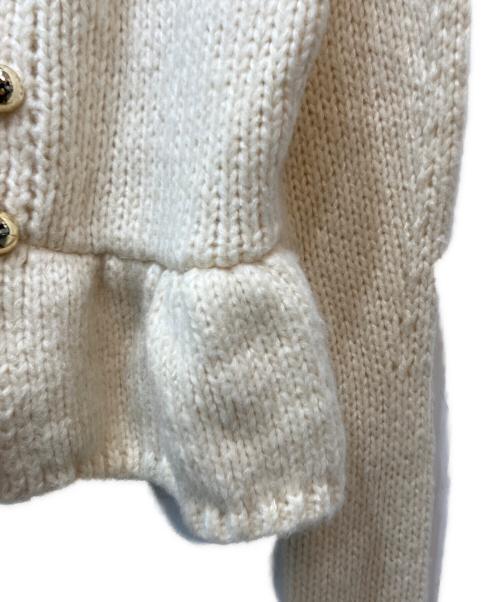 Andequal（アンドコール）Andequal (アンドコール) gold button puff sleeve knit アイボリー サイズ:FREE 未使用品の古着・服飾アイテム