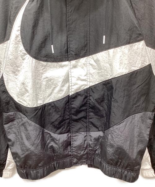 NIKE（ナイキ）NIKE (ナイキ) WOVEN SWOOSH ジャケット（ウーブンスウッシュ） ホワイト×ブラック サイズ:Sの古着・服飾アイテム