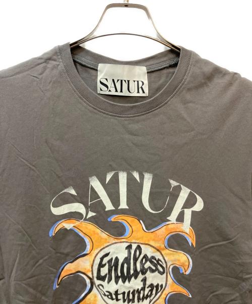 SATUR（セター）SATUR (セター) プリントTシャツ グレー サイズ:Ｌの古着・服飾アイテム