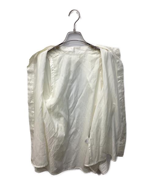 ISSEY MIYAKE（イッセイミヤケ）ISSEY MIYAKE (イッセイミヤケ) 22AWサテンラスターシャツ ベージュ サイズ:2の古着・服飾アイテム