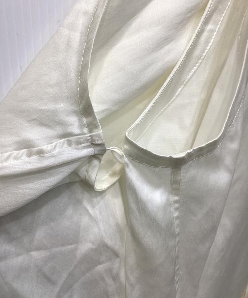 ISSEY MIYAKE（イッセイミヤケ）ISSEY MIYAKE (イッセイミヤケ) 22AWサテンラスターシャツ ベージュ サイズ:2の古着・服飾アイテム