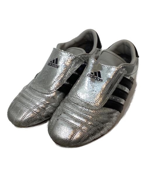 adidas（アディダス）adidas (アディダス) テコンドースニーカー シルバー サイズ:US9の古着・服飾アイテム