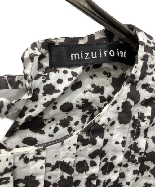 mizuiro-ind（ミズイロインド）mizuiro-ind (ミズイロインド) ピンタック総柄ワンピース ホワイト×ブラウン サイズ:FREEの古着・服飾アイテム