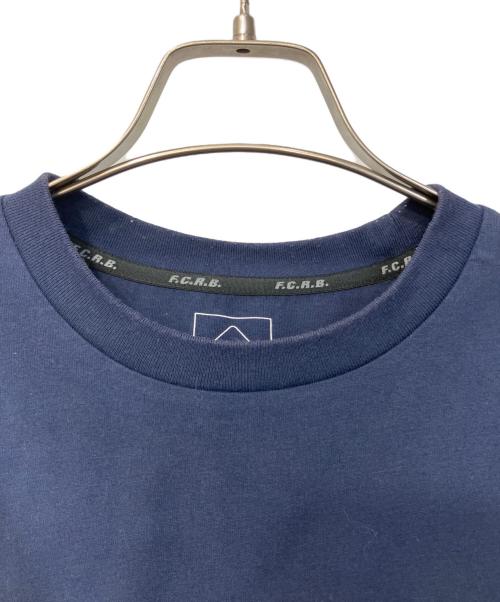 F.C.R.B.（エフシーレアルブリストル）F.C.R.B. (エフシーレアルブリストル) ロゴTシャツ ネイビー サイズ:Sの古着・服飾アイテム