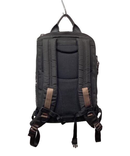 TUMI（トゥミ）TUMI (トゥミ) Kinser フラップバックパック ブラック×ブラウンの古着・服飾アイテム