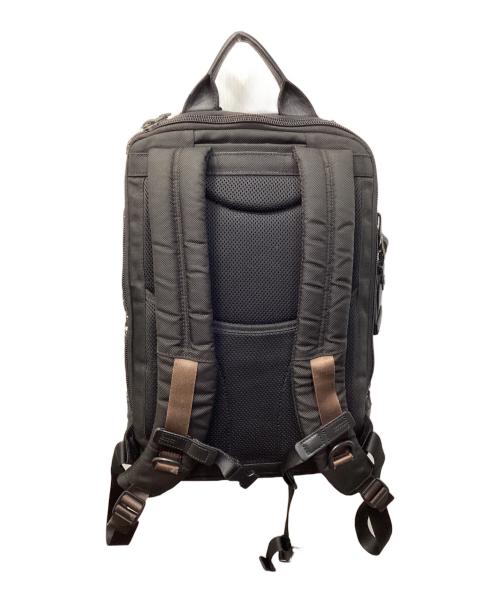 TUMI（トゥミ）TUMI (トゥミ) Kinser フラップバックパック ブラック×ブラウンの古着・服飾アイテム
