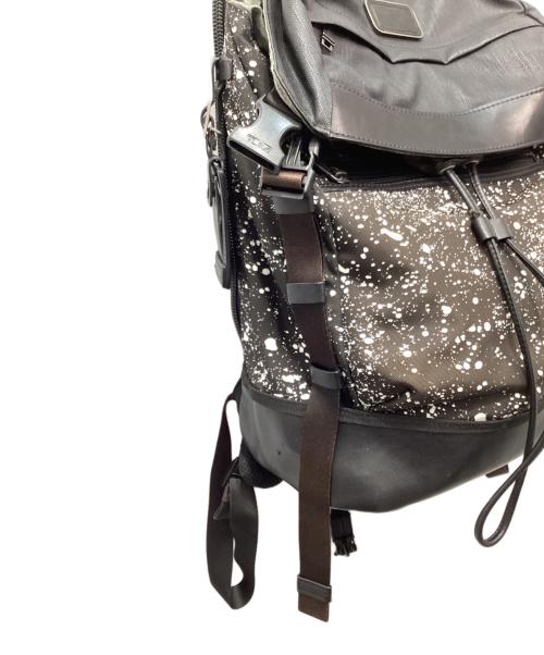 TUMI（トゥミ）TUMI (トゥミ) Kinser フラップバックパック ブラック×ブラウンの古着・服飾アイテム