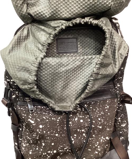 TUMI（トゥミ）TUMI (トゥミ) Kinser フラップバックパック ブラック×ブラウンの古着・服飾アイテム
