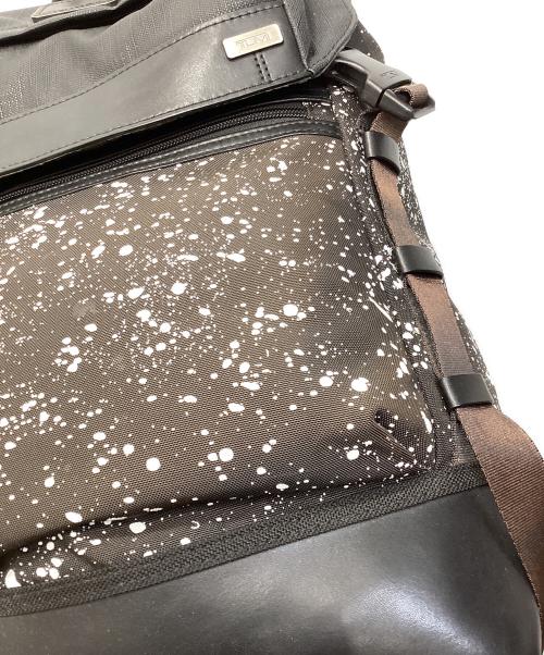 TUMI（トゥミ）TUMI (トゥミ) Kinser フラップバックパック ブラック×ブラウンの古着・服飾アイテム