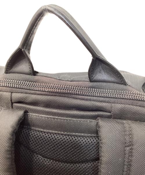 TUMI（トゥミ）TUMI (トゥミ) Kinser フラップバックパック ブラック×ブラウンの古着・服飾アイテム