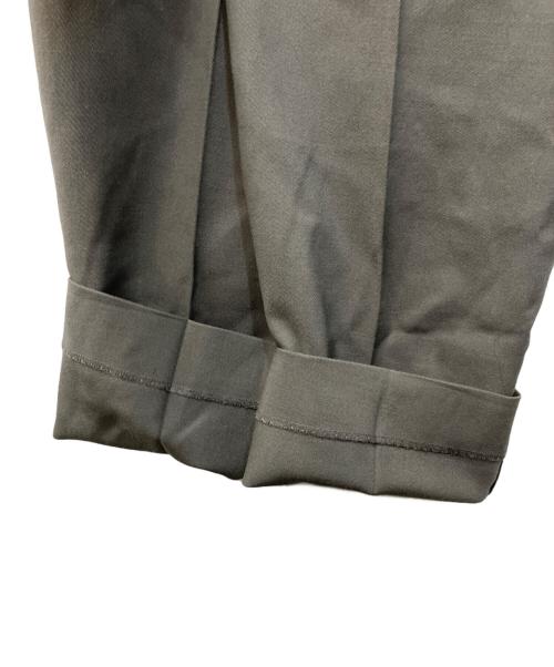 UNITED TOKYO（ユナイテッドトーキョー）UNITED TOKYO (ユナイテッドトーキョー) タックセンタープレスパンツ グレー サイズ:2の古着・服飾アイテム