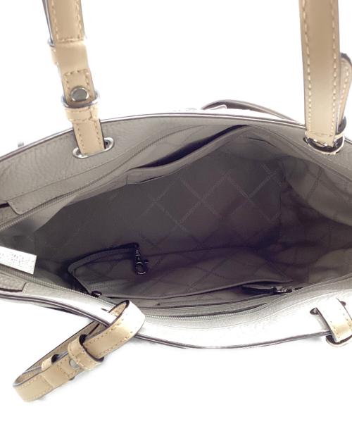 MICHAEL KORS（マイケルコース）MICHAEL KORS (マイケルコース) ジッパートートバッグ ベージュの古着・服飾アイテム