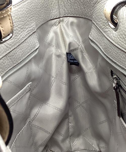 MICHAEL KORS（マイケルコース）MICHAEL KORS (マイケルコース) ジッパートートバッグ ベージュの古着・服飾アイテム