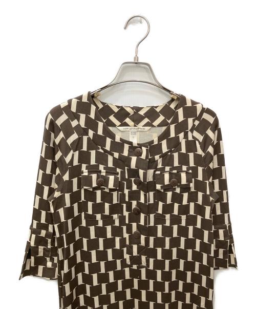 DIANE VON FURSTENBERG（ダイアンフォンファステンバーグ）DIANE VON FURSTENBERG (ダイアンフォンファステンバーグ) シルクジャージー総柄ワンピース ブラウン サイズ:2の古着・服飾アイテム