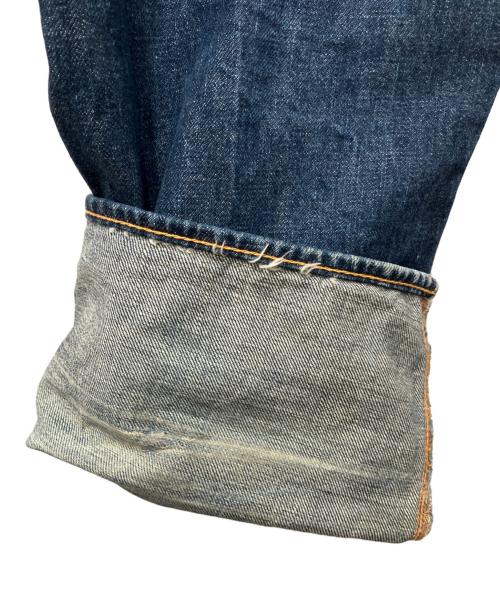 EVISU（エヴィス）EVISU (エヴィス) 白カモメペイント セルビッチデニムパンツ インディゴ サイズ:W33の古着・服飾アイテム