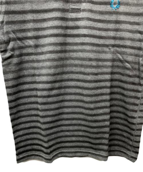 FRED PERRY（フレッドペリー）FRED PERRY (フレッドペリー) ボーダーポロシャツ グレー サイズ:38の古着・服飾アイテム