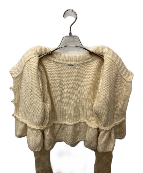 Andequal（アンドコール）Andequal (アンドコール) gold button puff sleeve knit/ゴールドボタンパフスリーブニット ベージュ サイズ:FREEの古着・服飾アイテム