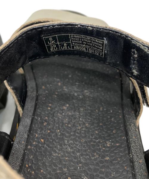 Dr.Martens（ドクターマーチン）Dr.Martens (ドクターマーチン) Ricki 3 strap サンダル アイボリー サイズ:UK6の古着・服飾アイテム