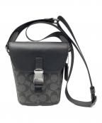 COACHコーチ）の古着「Track Small Flap Crossbody(トラックスモールフラップクロスボディ)」｜ブラック