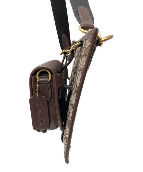 COACH（コーチ）COACH (コーチ) マルチファンクション クロスボディ ウィズ ディンキー ベージュの古着・服飾アイテム