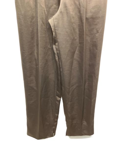 YORI（ヨリ）yori (ヨリ) ハンサムサテンパンツ ブラウン サイズ:36の古着・服飾アイテム