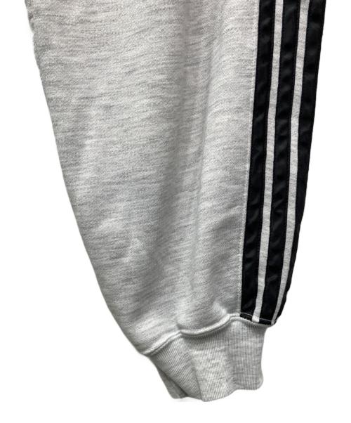 adidas（アディダス）adidas (アディダス) トラックパンツ グレーの古着・服飾アイテム