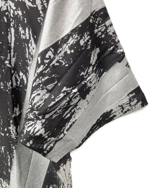 ISSEY MIYAKE MEN（イッセイミヤケメン）ISSEY MIYAKE MEN (イッセイミヤケメン) モザイク柄ドルマンスリーブＴシャツ グレー サイズ:表記なし(実寸をご確認ください)の古着・服飾アイテム