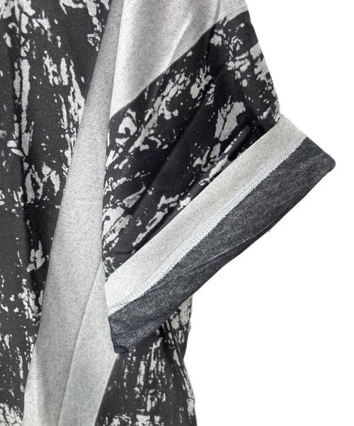 ISSEY MIYAKE MEN（イッセイミヤケメン）ISSEY MIYAKE MEN (イッセイミヤケメン) モザイク柄ドルマンスリーブＴシャツ グレー サイズ:表記なし(実寸をご確認ください)の古着・服飾アイテム