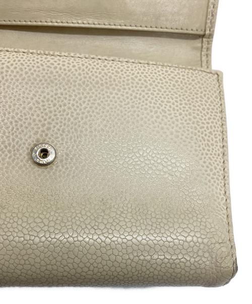 CHANEL（シャネル）CHANEL (シャネル) キャビアスキンココマーク2つ折り財布 アイボリーの古着・服飾アイテム