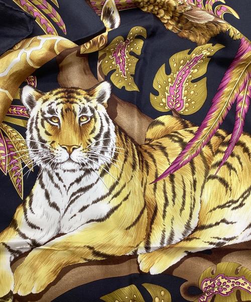 Salvatore Ferragamo（サルヴァトーレ フェラガモ）Salvatore Ferragamo (サルヴァトーレ フェラガモ) アニマルプリントシルクスカーフ ブラック サイズ:90cm×90cmの古着・服飾アイテム